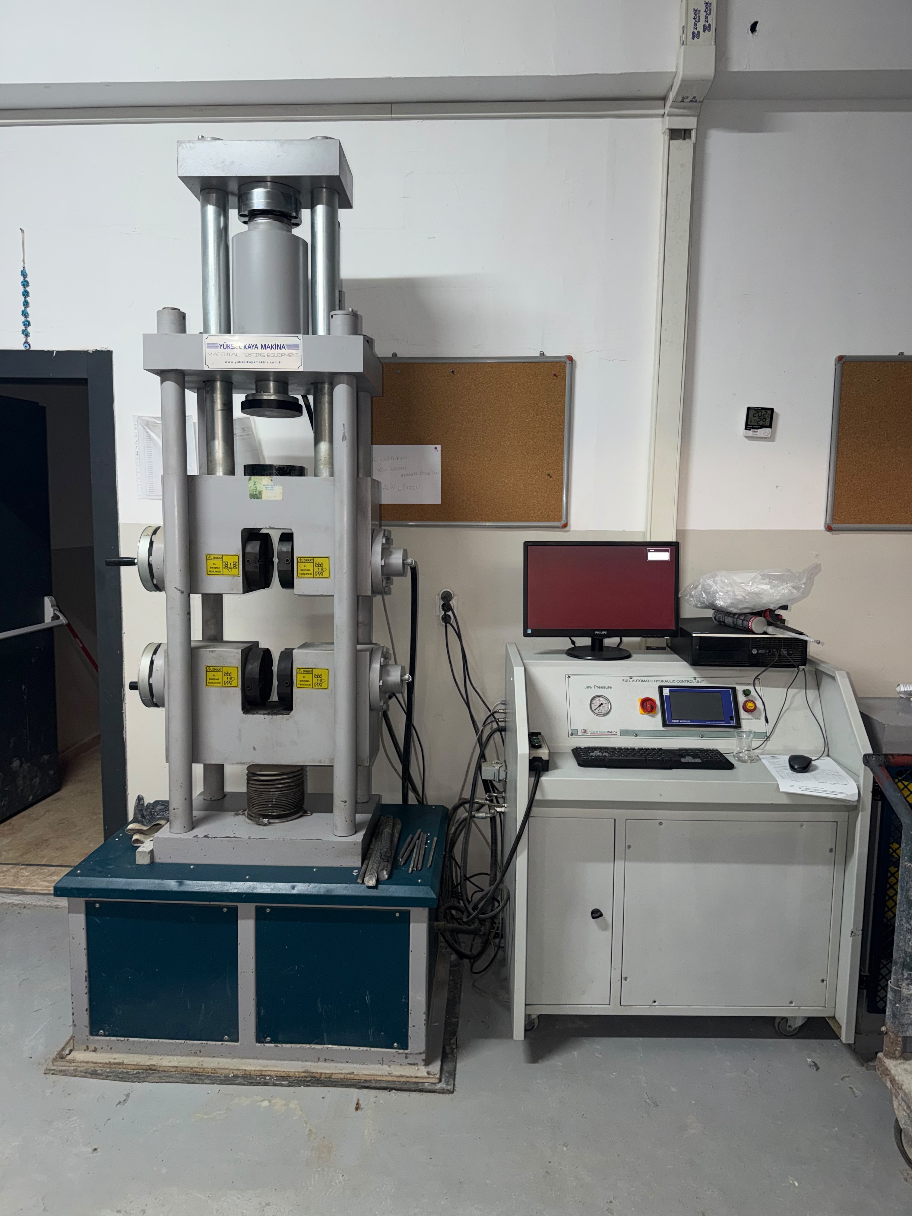 Donatı çeliği deneyleri için laboratuvar test cihazı
